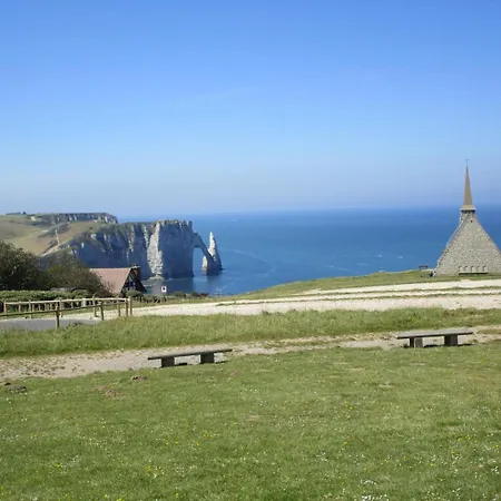 G9213 * Étretat